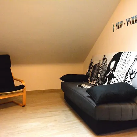 In Couvin With Terrace Hébergement de vacances Aublain